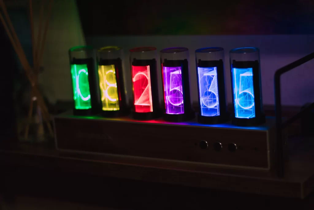 ギクシークロック Wi-Fi 8管 Gixie Clock ニキシー管時計 - 置時計